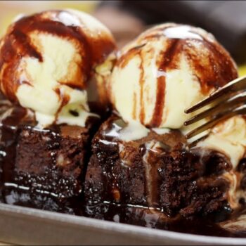 Walnut Brownie with Ice cream